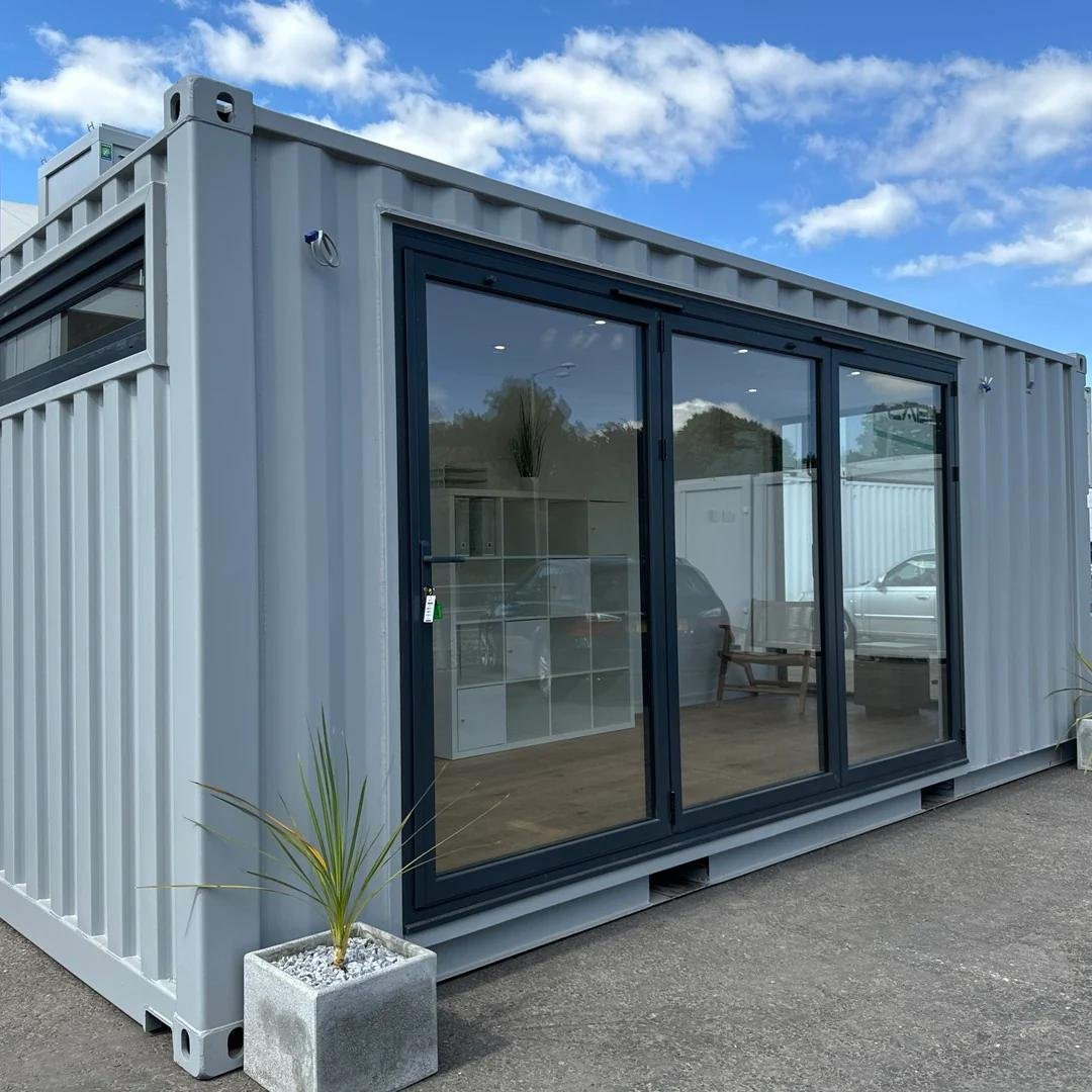 Bureau-de-jardin-sur-mesure-de-6-metres-–-Bureau-a-domicile.png Bureau de jardin sur mesure de 6 mètres – Bureau à domicile – Image 1
